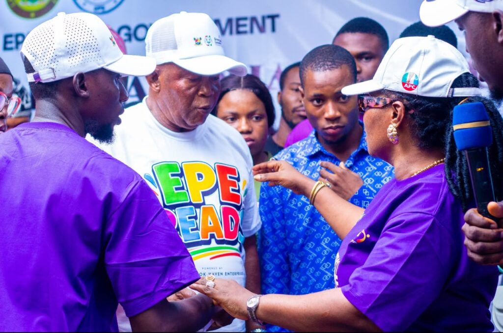 HON. PRINCESS SURAH OLAYEMI ANIMASHAUN, FHTI, PRESENTS ₦100,000 BURSARY TO EPE STUDENTS, SETS NEW MILESTONE IN EDUCATIONAL SUPPORT whatsapp image 2026 07 20 at 12.06.14 pm (1)
