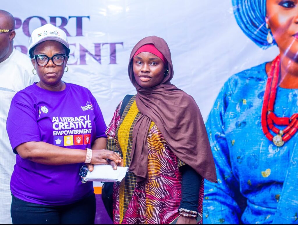 HON. PRINCESS SURAH OLAYEMI ANIMASHAUN, FHTI, PRESENTS ₦100,000 BURSARY TO EPE STUDENTS, SETS NEW MILESTONE IN EDUCATIONAL SUPPORT whatsapp image 2026 07 20 at 12.06.15 pm (1)